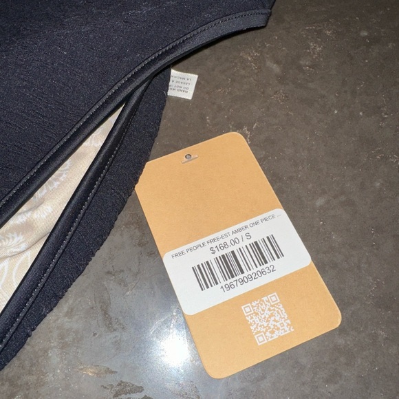 NWT free-est Amber one piece swimsuit black Small - Picture 4 of 10